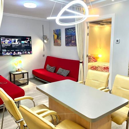 Camp Nou, Europa Fira - Modern Two-Bedroom Apartment With Heating لوسبيتاليت دي يوبريغات المظهر الخارجي الصورة
