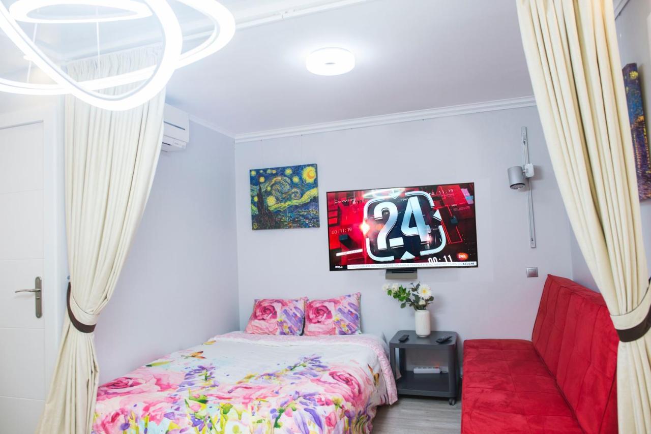 Camp Nou, Europa Fira - Modern Two-Bedroom Apartment With Heating لوسبيتاليت دي يوبريغات المظهر الخارجي الصورة