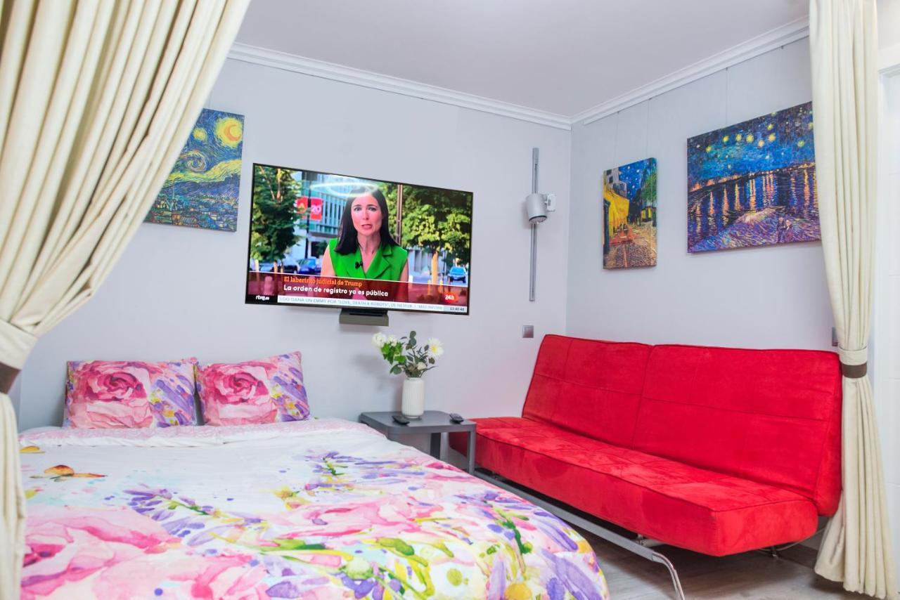 Camp Nou, Europa Fira - Modern Two-Bedroom Apartment With Heating لوسبيتاليت دي يوبريغات المظهر الخارجي الصورة