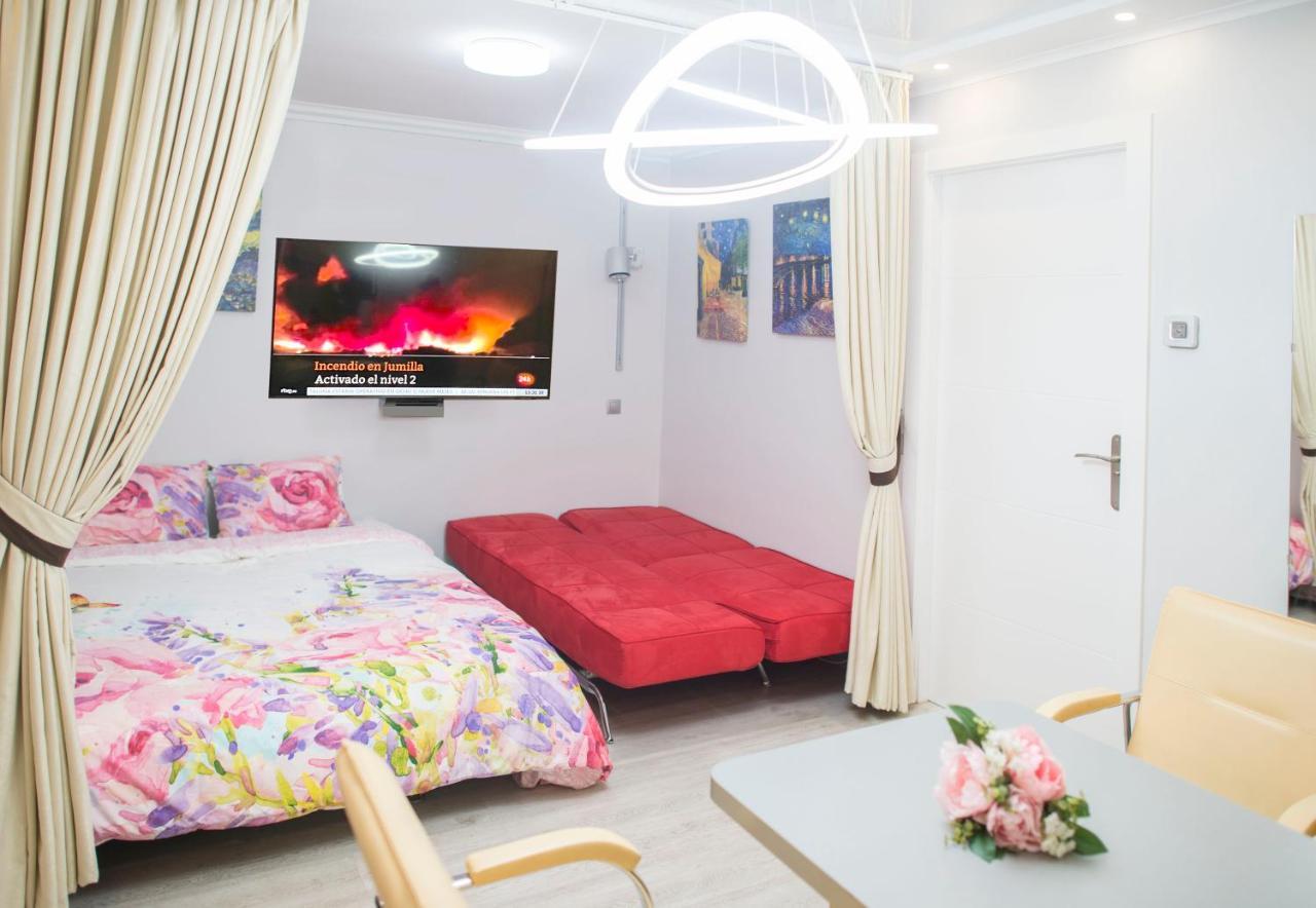 Camp Nou, Europa Fira - Modern Two-Bedroom Apartment With Heating لوسبيتاليت دي يوبريغات المظهر الخارجي الصورة