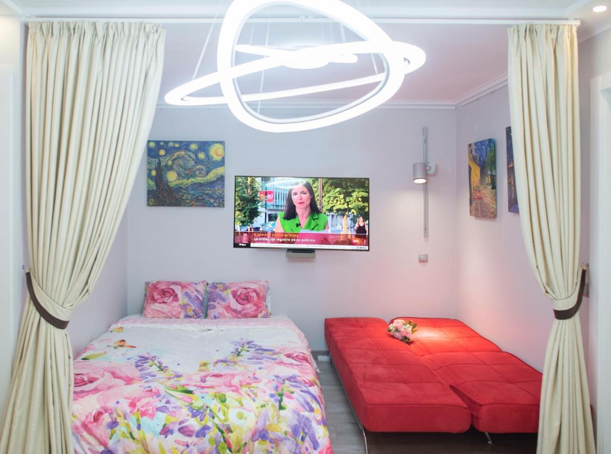Camp Nou, Europa Fira - Modern Two-Bedroom Apartment With Heating لوسبيتاليت دي يوبريغات المظهر الخارجي الصورة