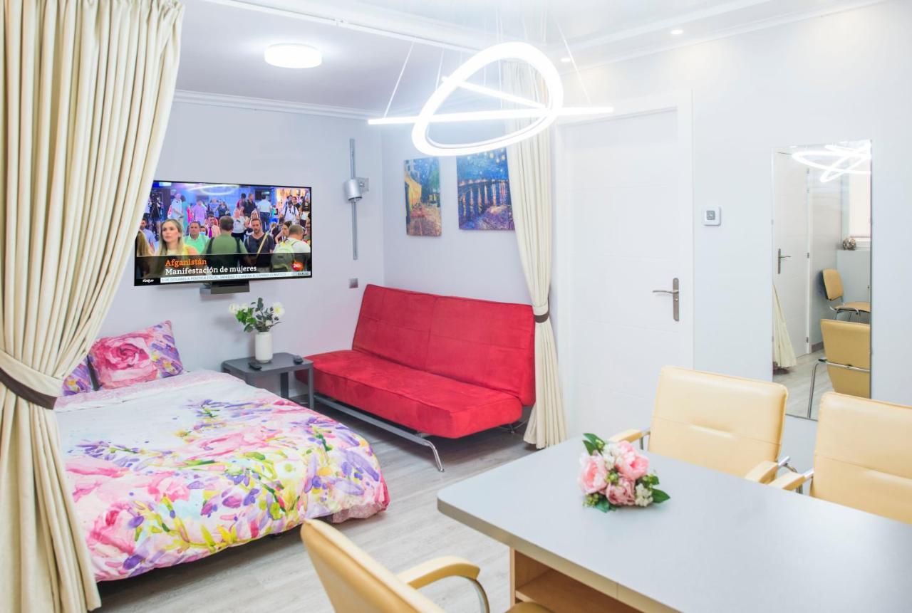 Camp Nou, Europa Fira - Modern Two-Bedroom Apartment With Heating لوسبيتاليت دي يوبريغات المظهر الخارجي الصورة