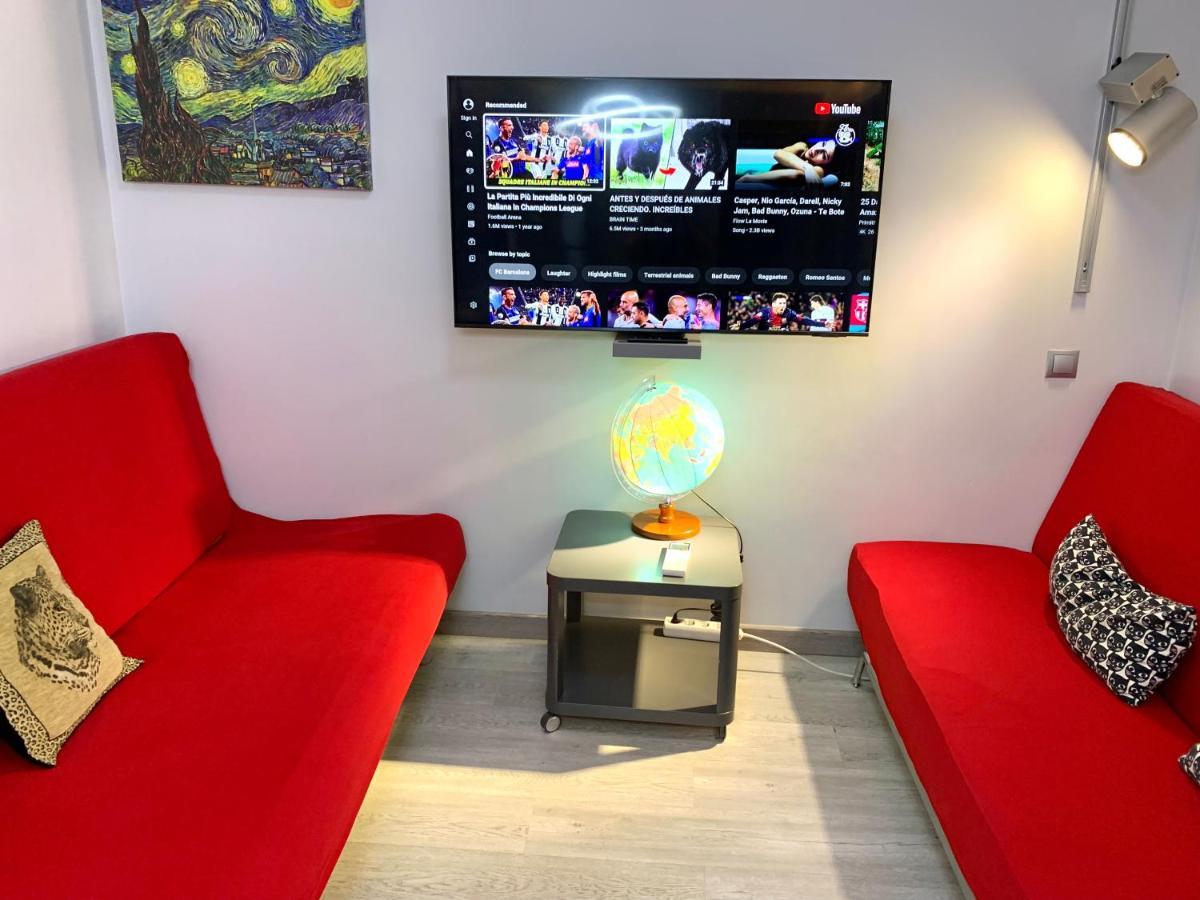 Camp Nou, Europa Fira - Modern Two-Bedroom Apartment With Heating لوسبيتاليت دي يوبريغات المظهر الخارجي الصورة