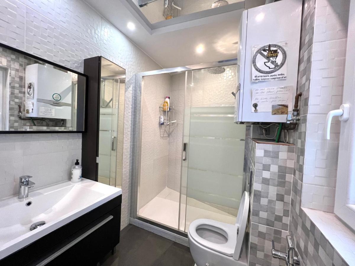 Camp Nou, Europa Fira - Modern Two-Bedroom Apartment With Heating لوسبيتاليت دي يوبريغات المظهر الخارجي الصورة