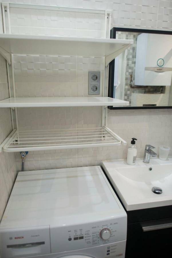 Camp Nou, Europa Fira - Modern Two-Bedroom Apartment With Heating لوسبيتاليت دي يوبريغات المظهر الخارجي الصورة