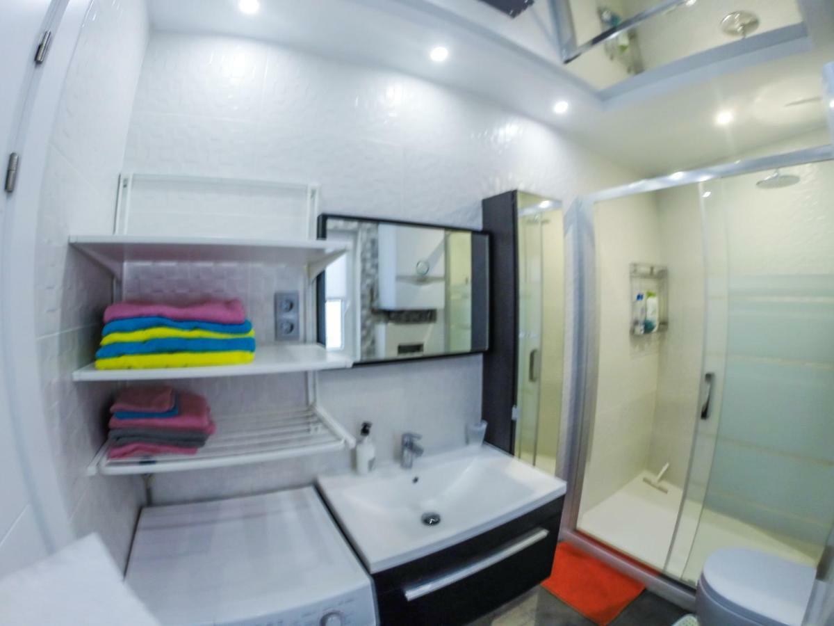 Camp Nou, Europa Fira - Modern Two-Bedroom Apartment With Heating لوسبيتاليت دي يوبريغات المظهر الخارجي الصورة