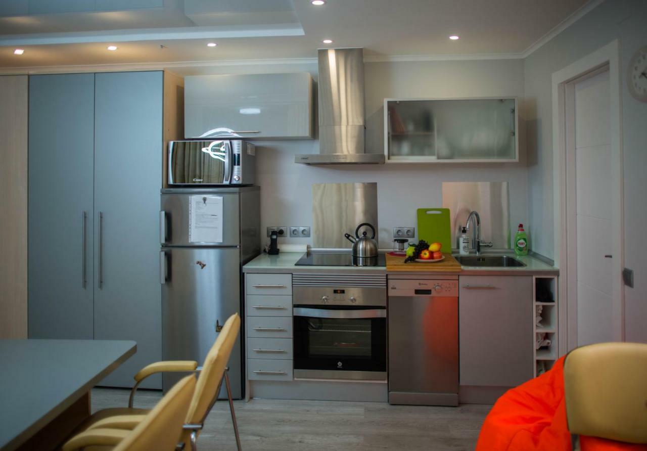 Camp Nou, Europa Fira - Modern Two-Bedroom Apartment With Heating لوسبيتاليت دي يوبريغات المظهر الخارجي الصورة