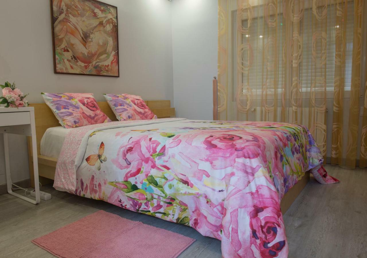 Camp Nou, Europa Fira - Modern Two-Bedroom Apartment With Heating لوسبيتاليت دي يوبريغات المظهر الخارجي الصورة